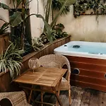 Apartamento Myinsolite - Cocon Tropical, Jacuzzi, énigme Vauvert