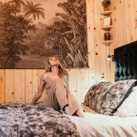 Myinsolite - Cocon Tropical, Jacuzzi, énigme Vauvert