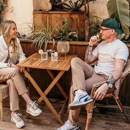 Myinsolite - Cocon Tropical, Jacuzzi, énigme