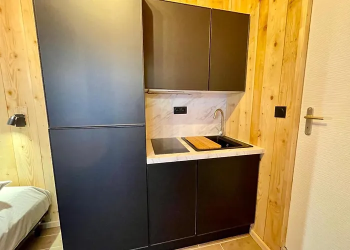 Myinsolite - Cocon Tropical, Jacuzzi, Enigme Apartament *