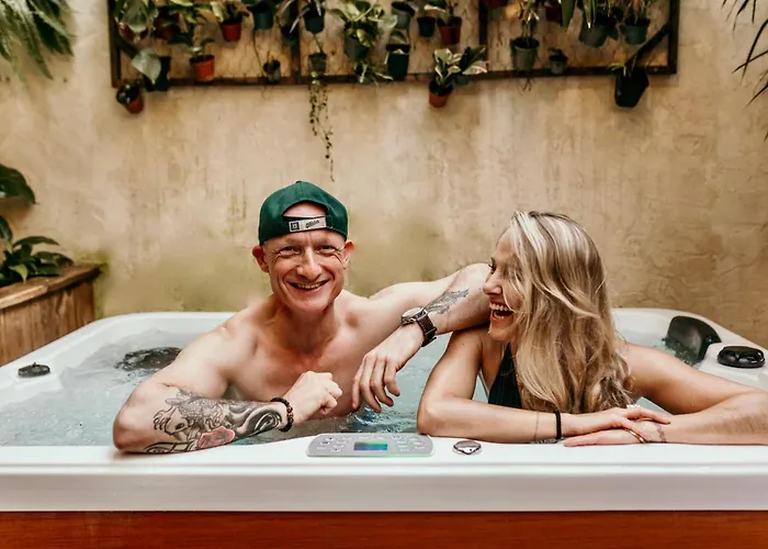 Myinsolite - Cocon Tropical, Jacuzzi, Enigme *